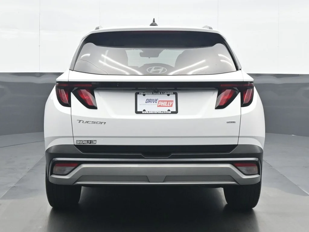 Used 2025 White Hyundai SEL image 5