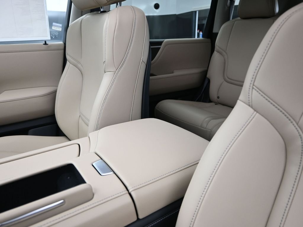 New 2026 RADIANT WHITE INFINITI Pure 2WD image 14