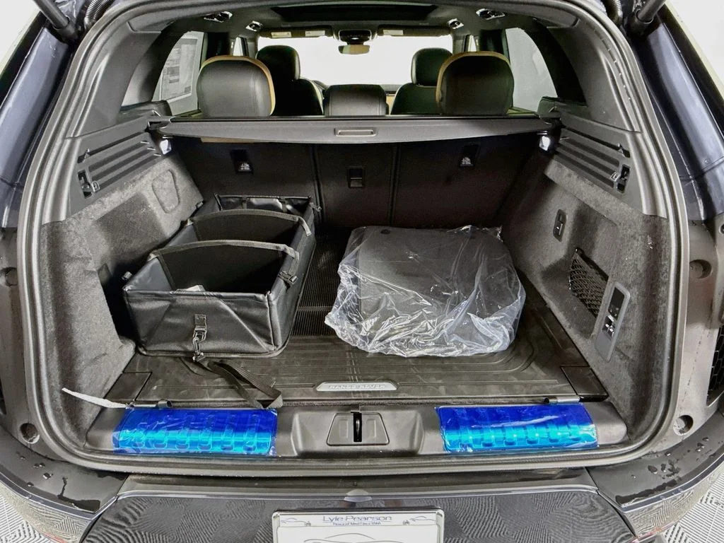 New 2026  Land Rover Dynamic SE image 28