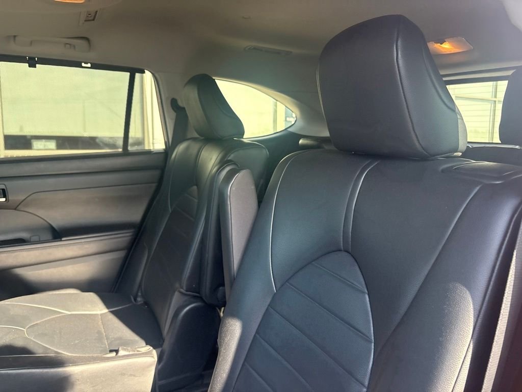 Used 2020 Pearl Toyota XLE image 33