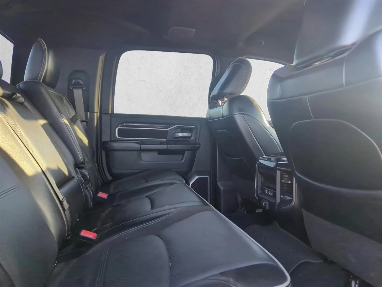 Used 2023 Granite Crystal Metallic Clearcoat Ram Laramie image 19