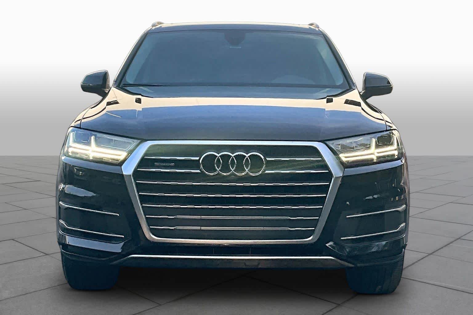 Used 2019 Orca Black Metallic Audi SE Premium Plus image 4