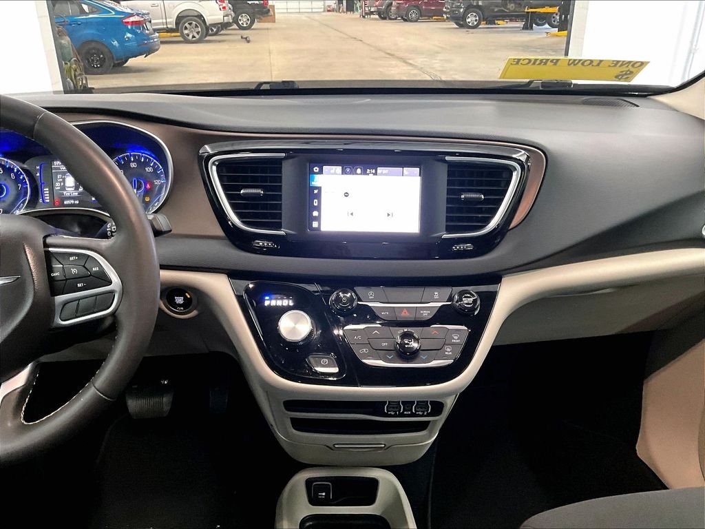 Used 2023 Granite Crystal Metallic Clearcoat Chrysler LX image 19
