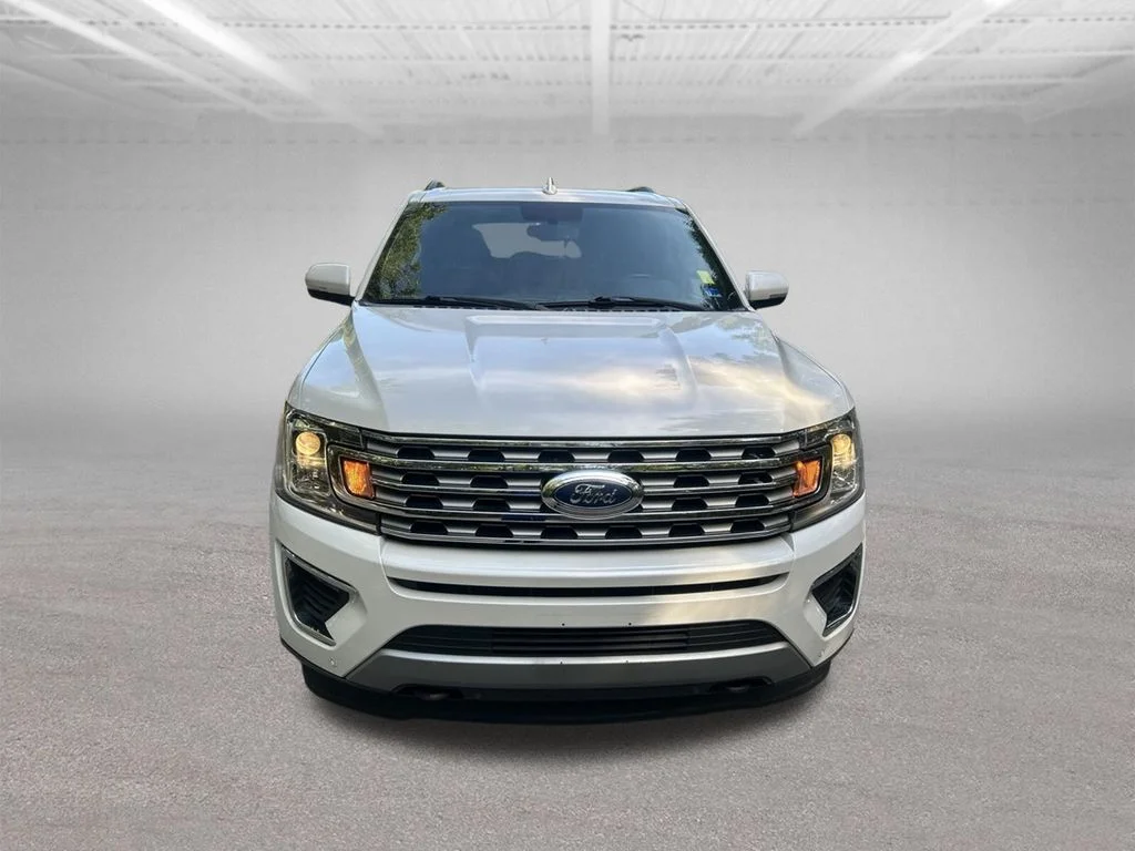 Used 2019  Ford Limited image 9