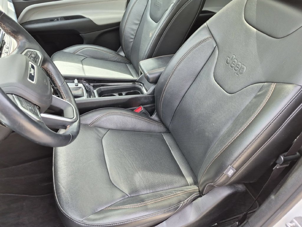Used 2022 White Jeep Limited image 22