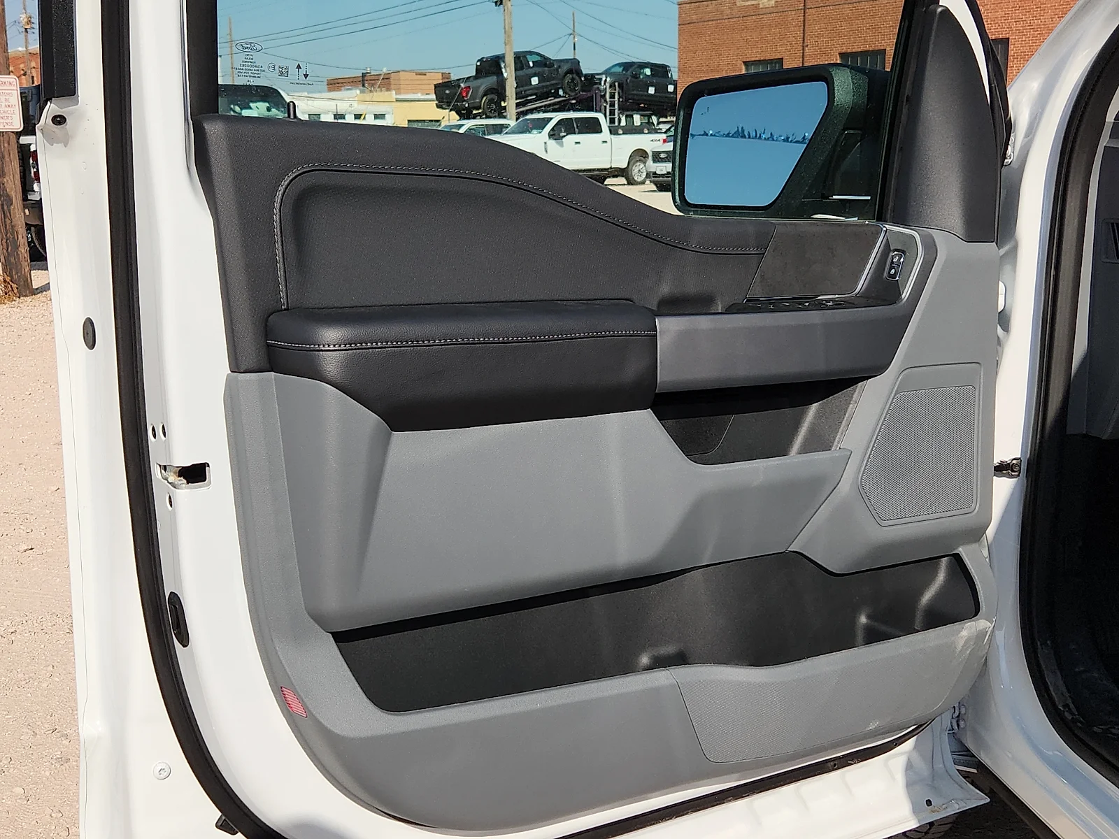 New 2026 Oxford White Ford XLT image 14