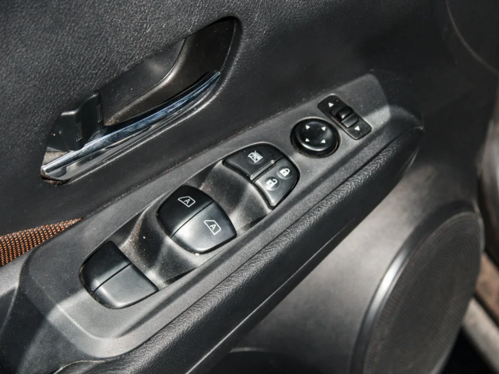 Used 2024 Boulder Gray Pearl Nissan SR image 9