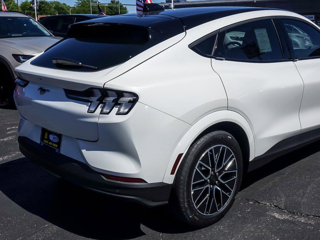 Used 2026 White Metallic Ford Premium image 8