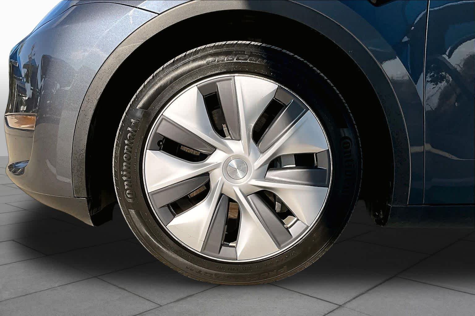 Used 2023 Midnight Silver Metallic Tesla Long Range image 9