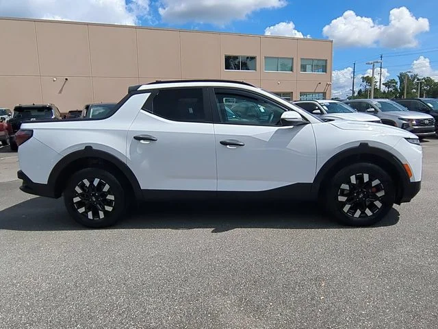 Used 2025 White Hyundai SEL image 4