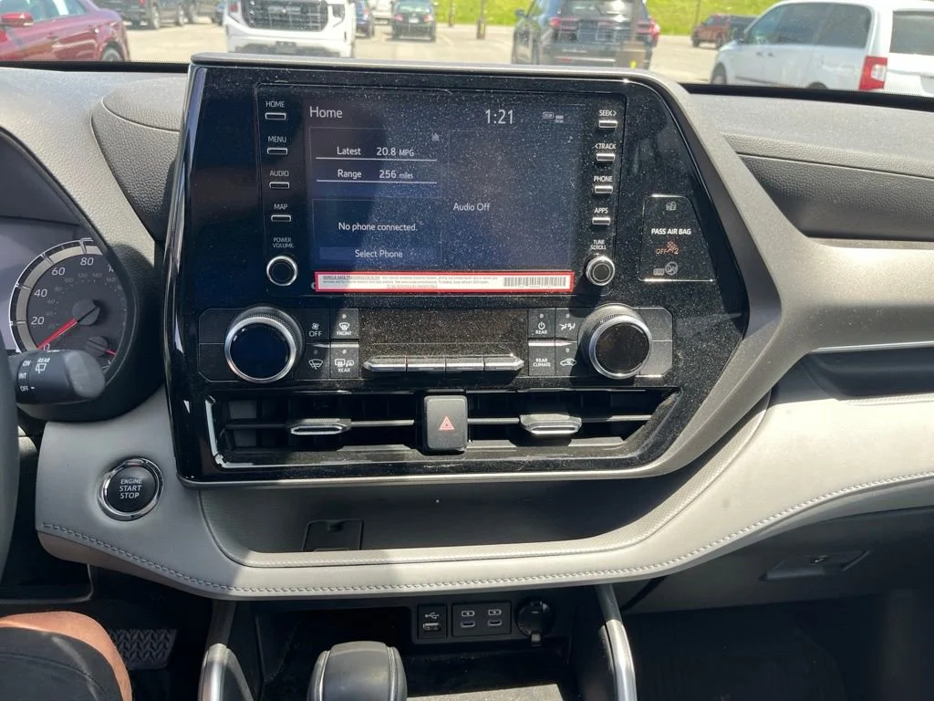 Used 2022 Moon Dust Toyota LE image 22