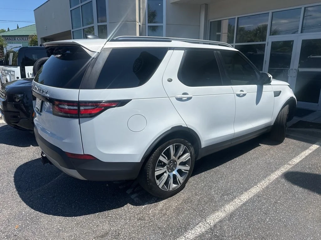 Used 2018 White Land Rover HSE image 2