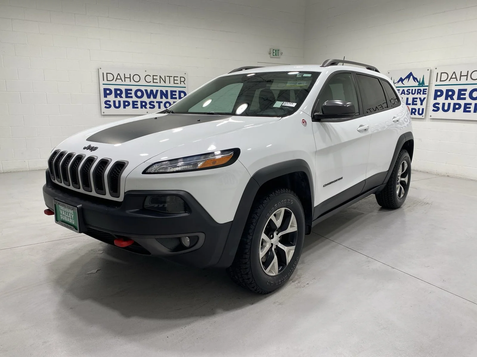 Used 2018 White Jeep Trailhawk image 4