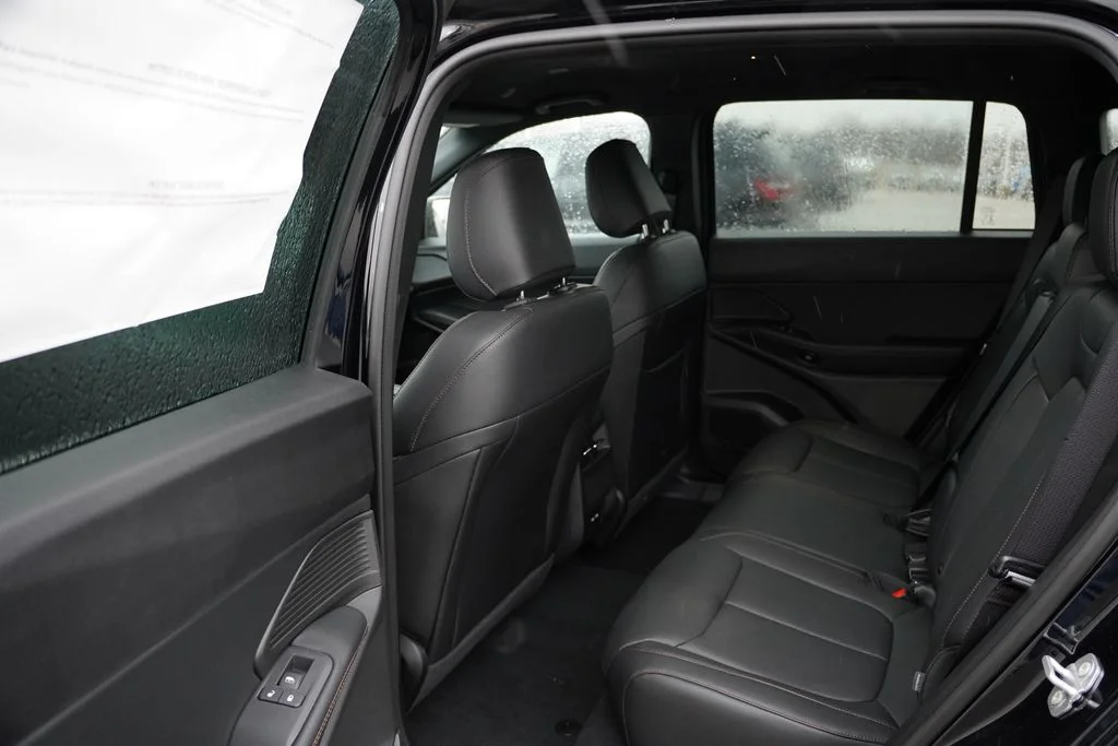 New 2026 Diamond Black Crystal Pearlcoat Jeep Limited image 11