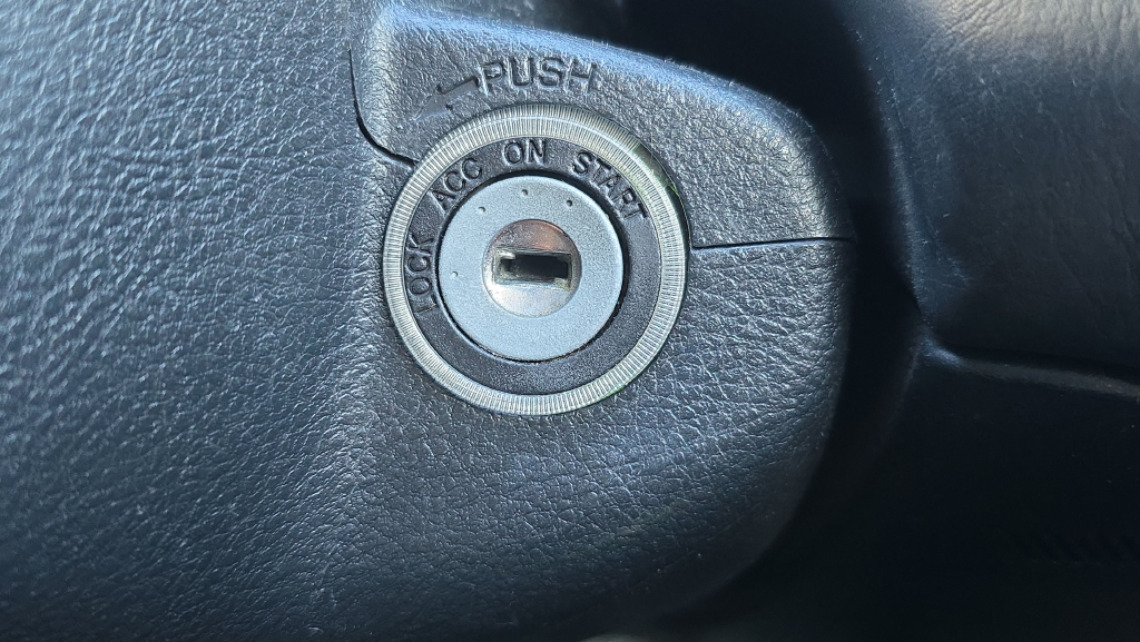 Used 2005 White Toyota SE image 13