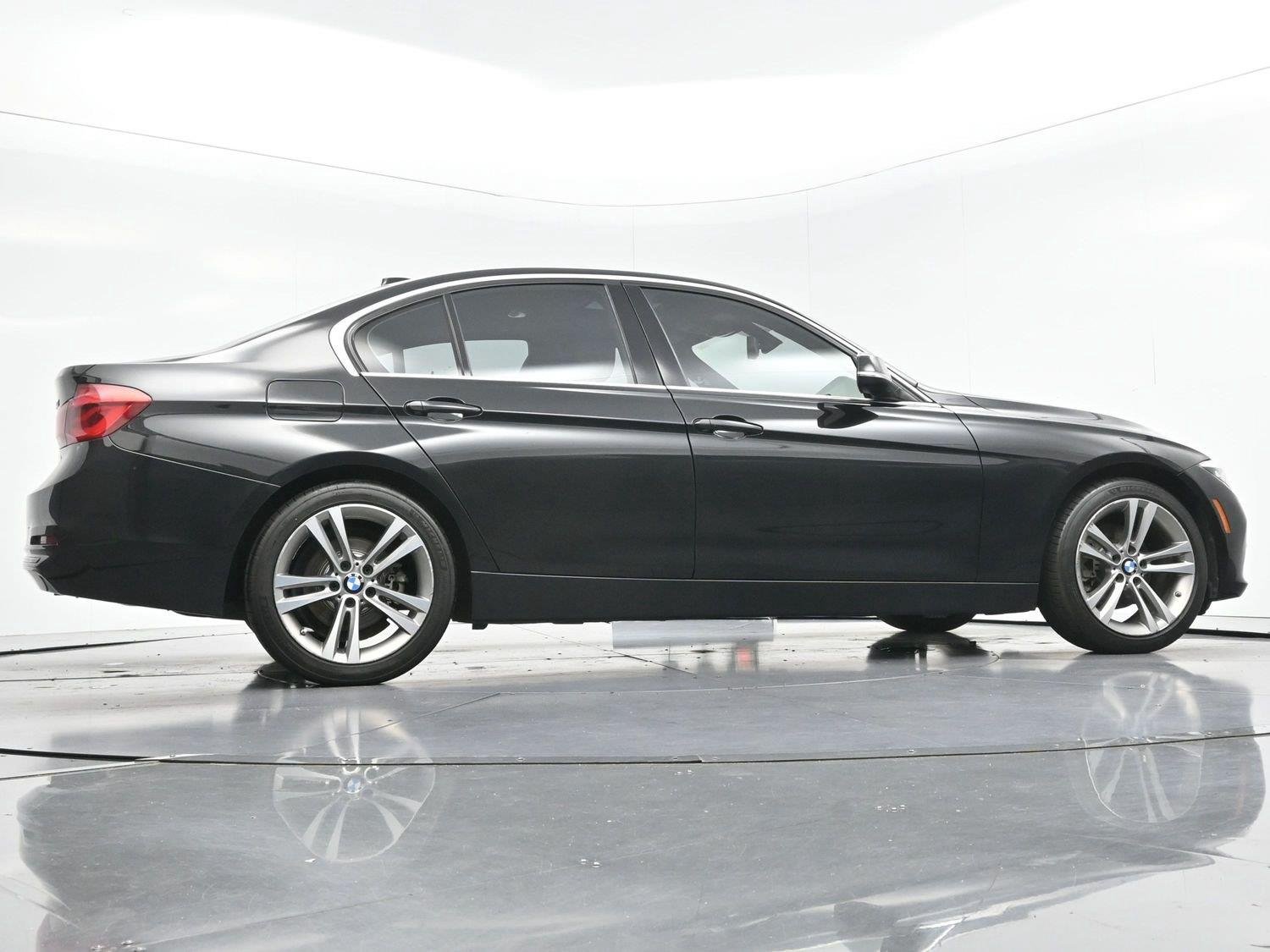 Used 2018 Black Sapphire Metallic BMW 330i image 46