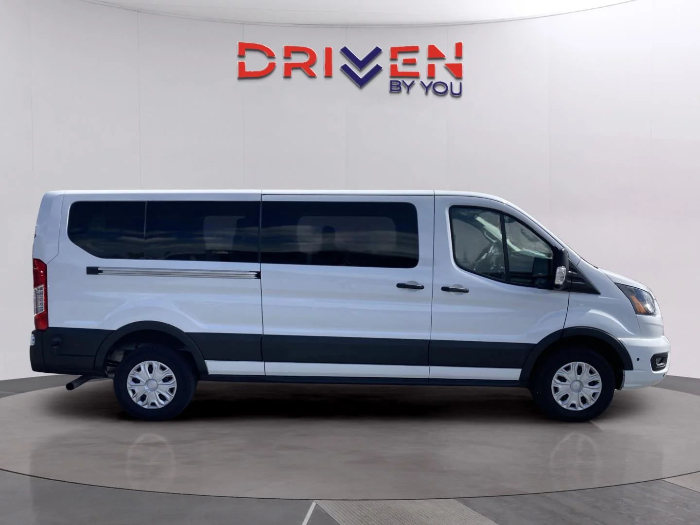 Used 2024 Oxford White Ford 350 XLT image 7