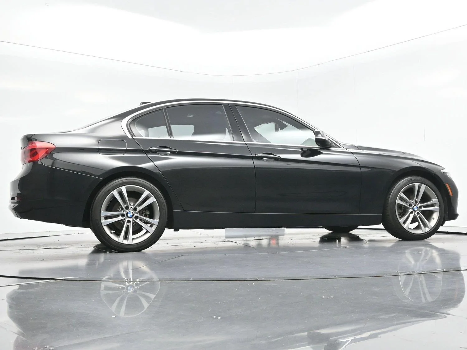 Used 2018 Black Sapphire Metallic BMW 330i image 46