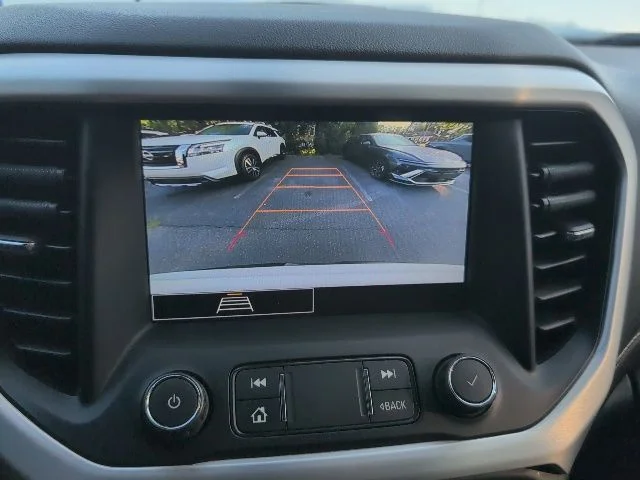 Used 2020 White GMC SLE image 24