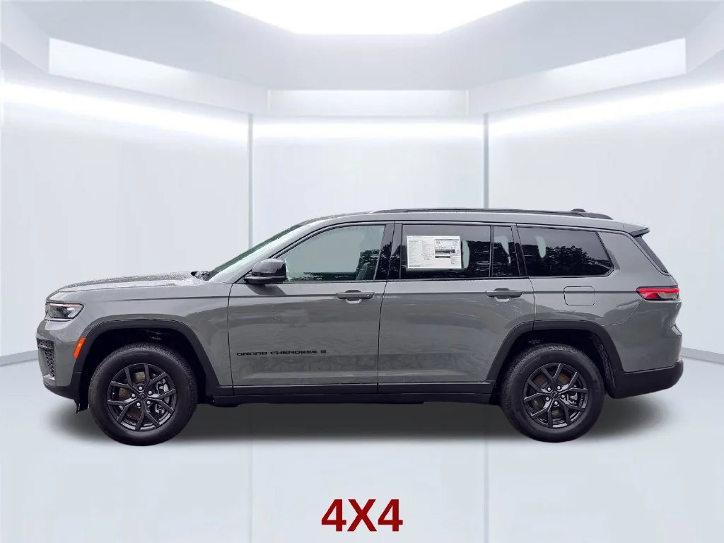 New 2027 Gray Jeep Laredo Altitude image 18