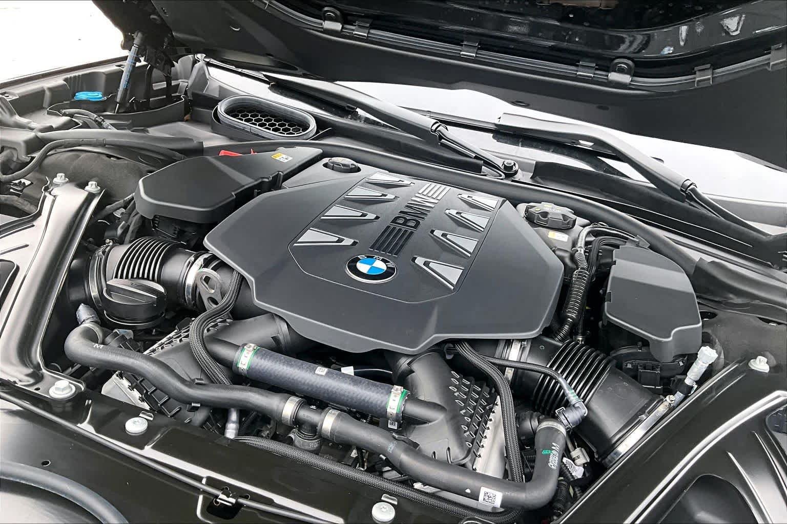 Used 2026 Black Sapphire Metallic BMW 760i xDrive image 31