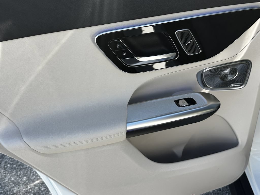 New 2026 Polar White Mercedes-Benz GLC 300 image 25