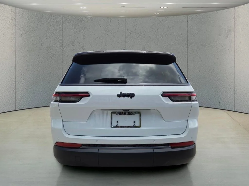 New 2026 Bright White Clear-Coat Exterior Paint Jeep Laredo Altitude image 5