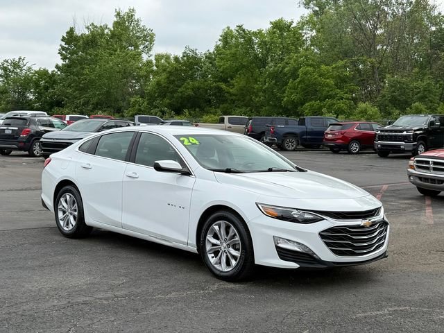 Used 2024 Summit White Chevrolet 1LT image 3