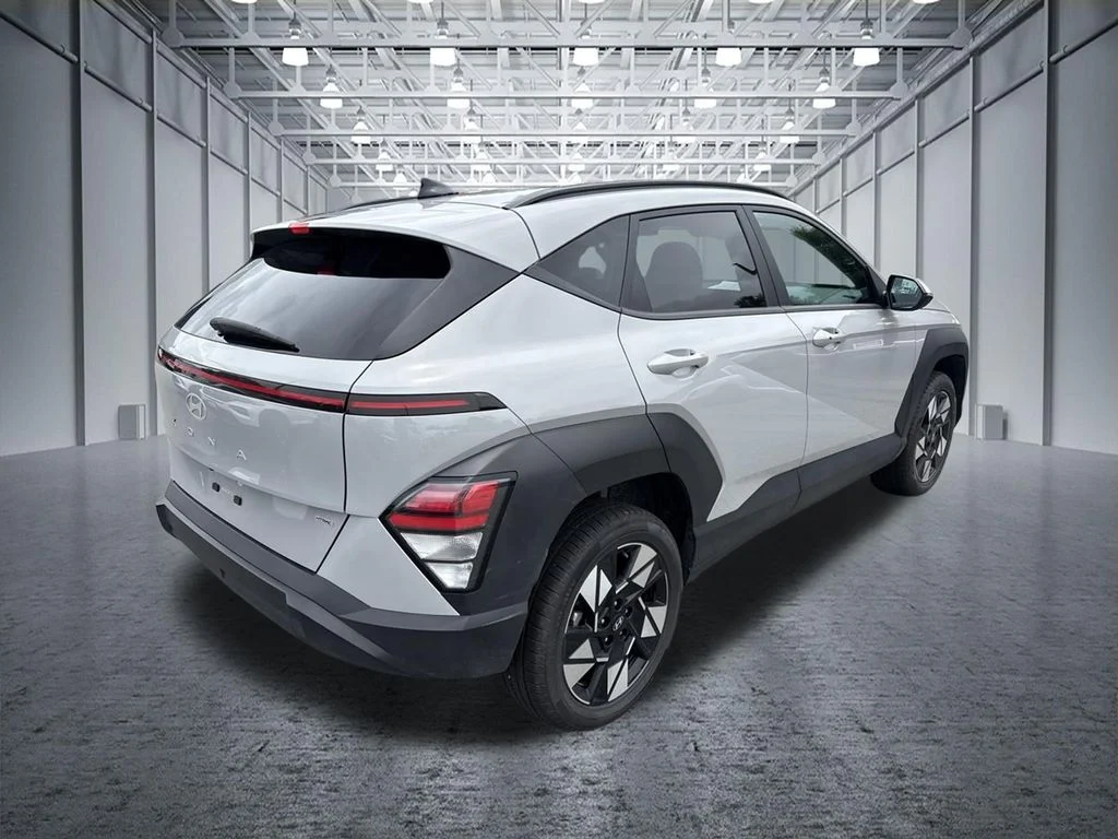 Used 2025 Gray Hyundai SEL image 5