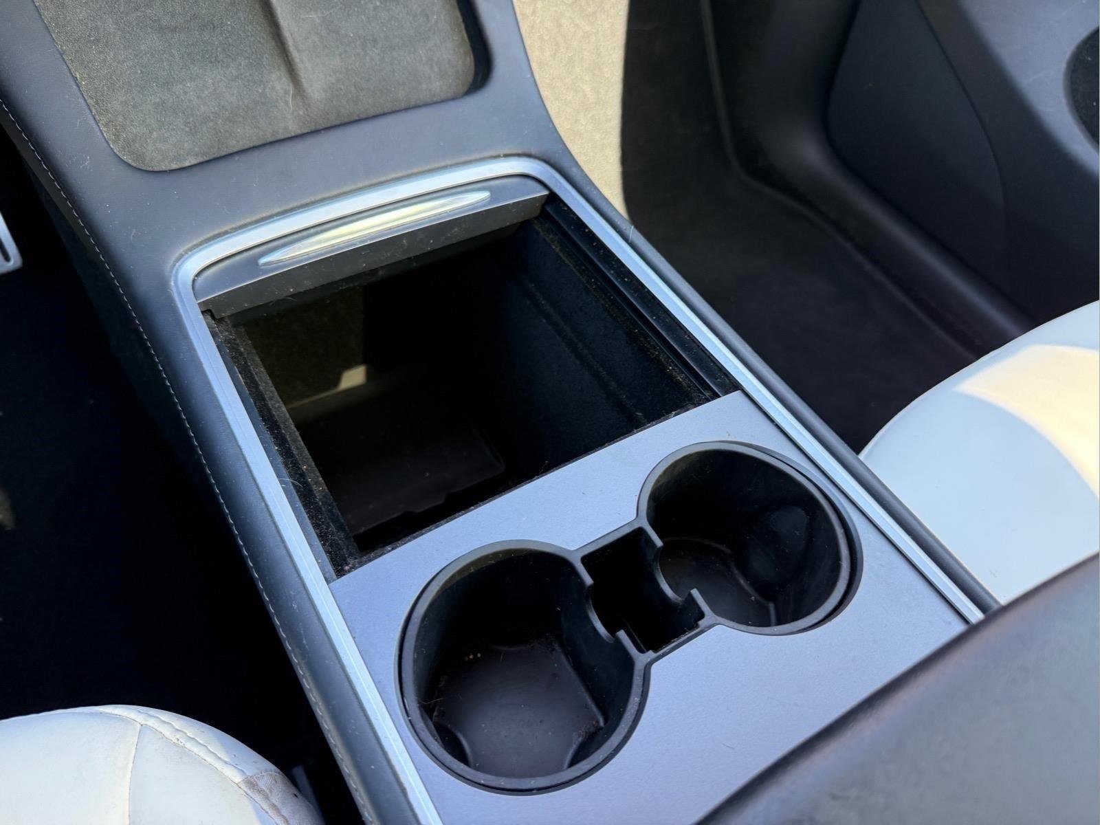 Used 2022  Tesla Performance image 18