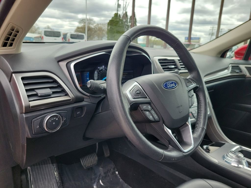 Used 2020 Red Ford SEL image 18