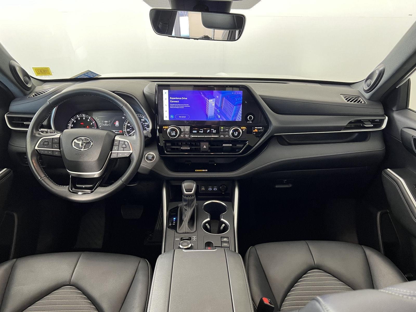 Used 2024 Wind Chill Pearl Toyota XSE image 28
