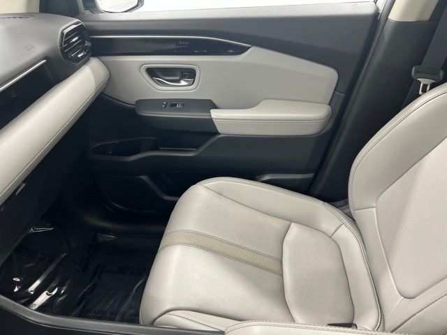 Used 2023 White Honda Touring image 16
