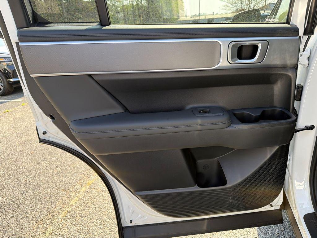 New 2026 White Hyundai SEL FWD image 22