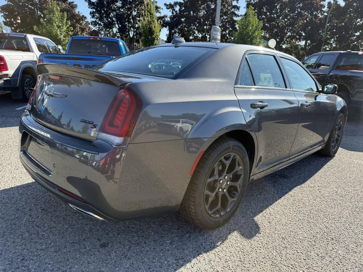 Used 2021 Black Chrysler S V6 Awd image 7