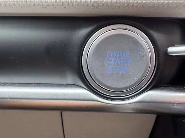 Used 2025 White Hyundai SEL Convenience image 30