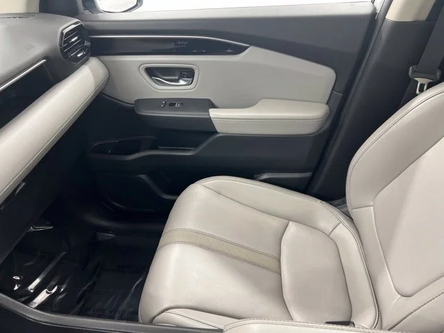 Used 2023 White Honda Touring image 16