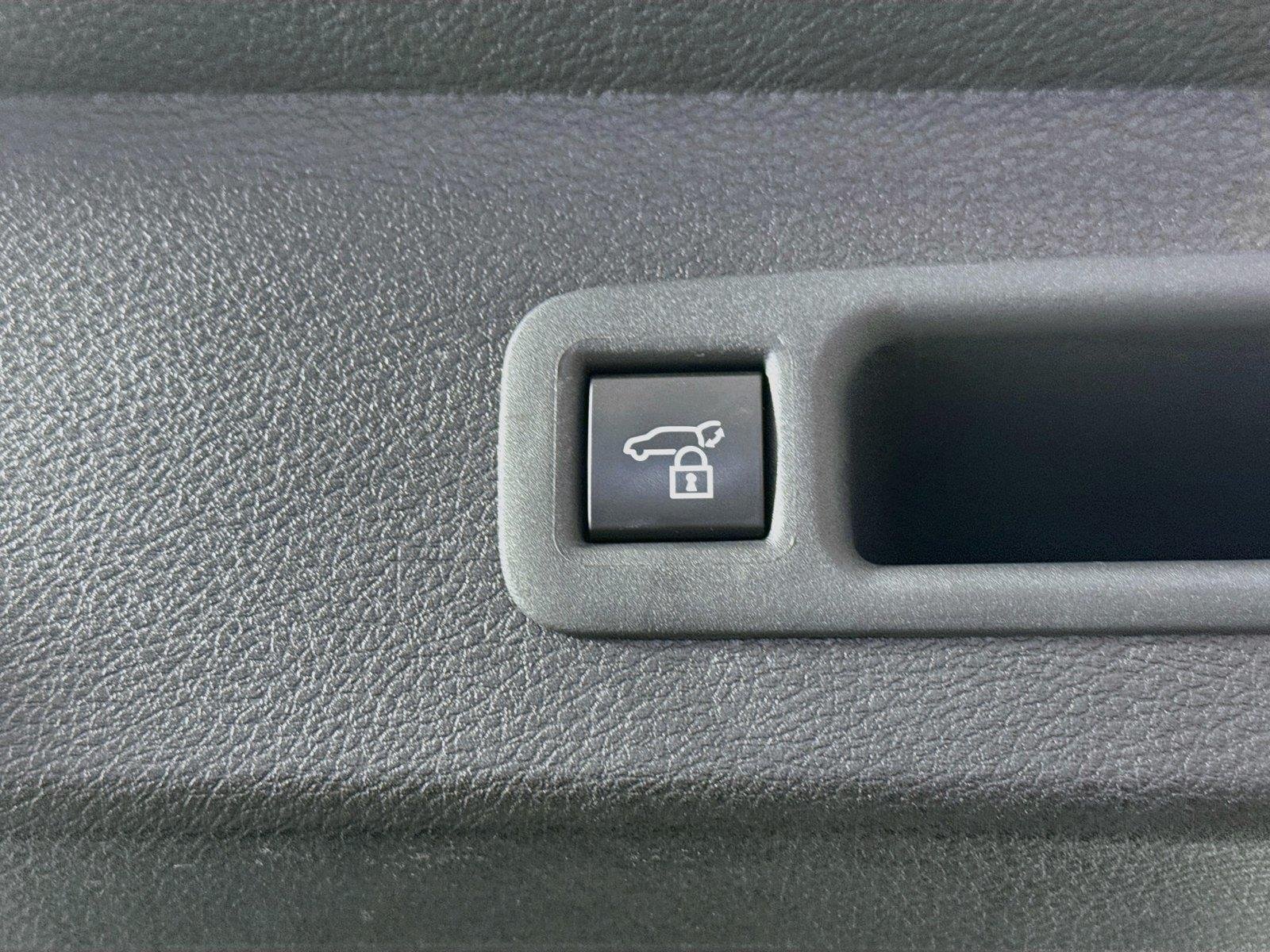 Certified Used 2025 Wind Chill Pearl Toyota XLE 8-Passenger image 39