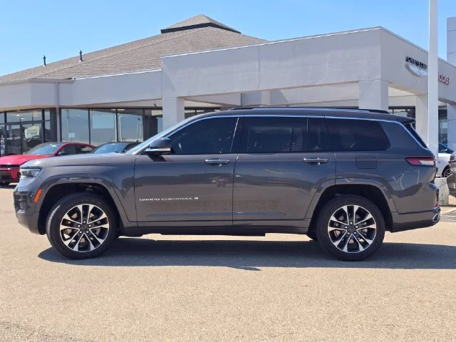 Used 2021 Baltic Gray Metallic Clearcoat Jeep Overland image 30