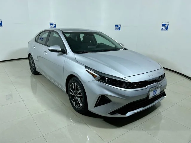 2023 Kia Forte LXS AT's photo