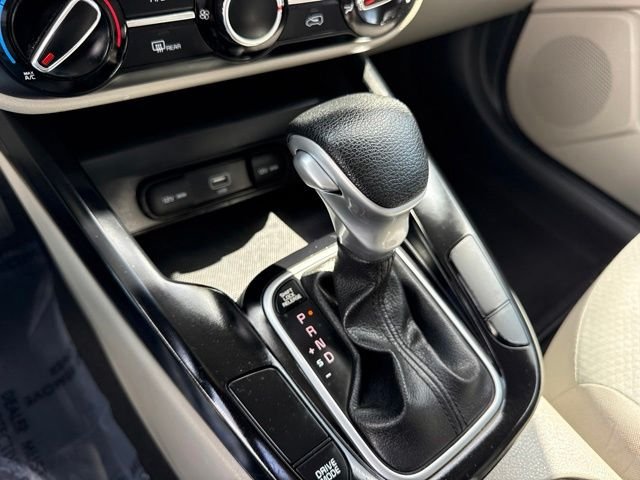 Used 2021 White Kia LX image 24