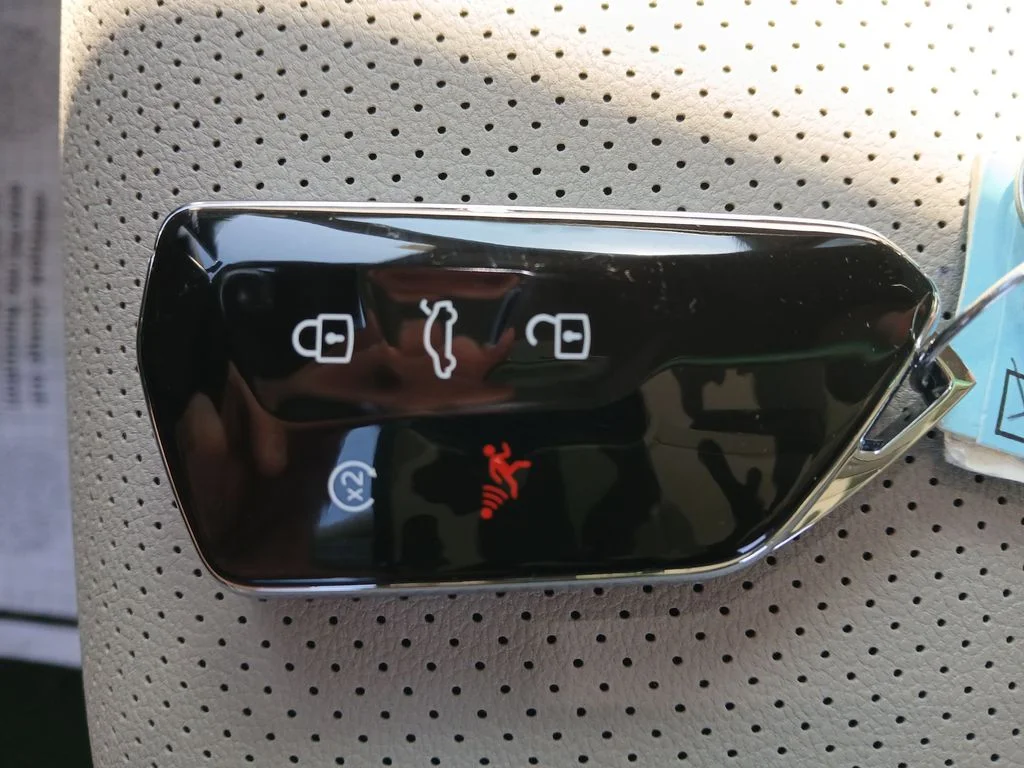 New 2026 White Volkswagen SE w/Technology image 27