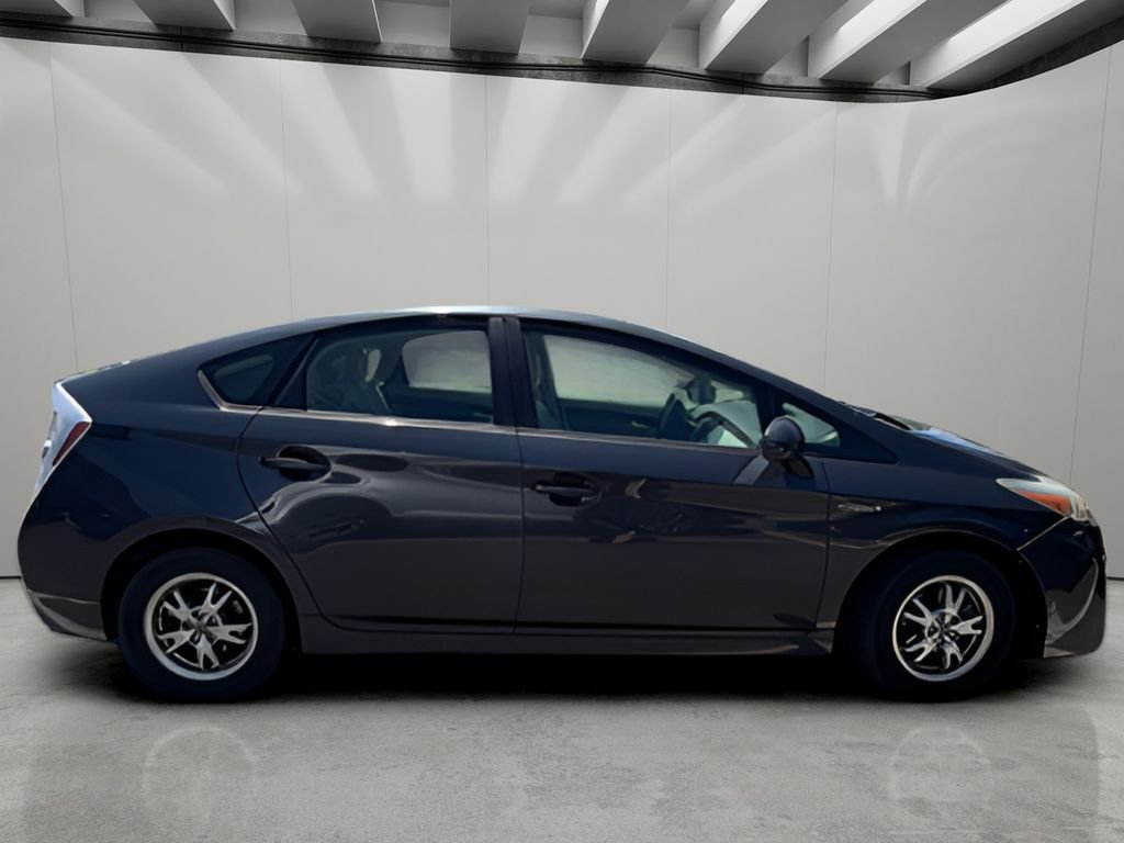 Used 2010 Winter Gray Metallic Toyota III image 3