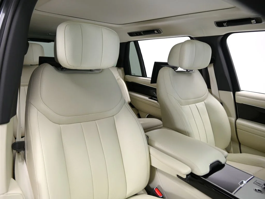Used 2025 Borasco Gray Metallic Land Rover Autobiography image 17