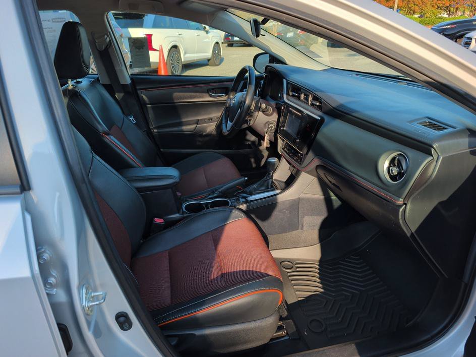 Used 2018 Classic Silver Metallic Toyota SE image 12