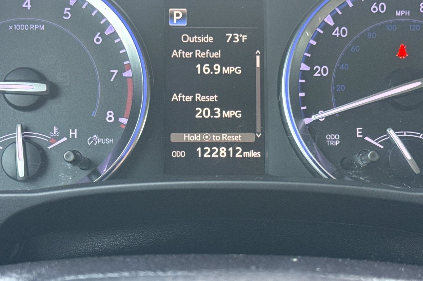 Used 2018 White Toyota XLE image 26