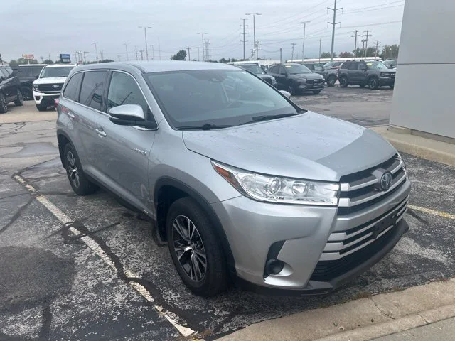 Certified Used 2019 Celestial Silver Metallic Toyota LE image 5