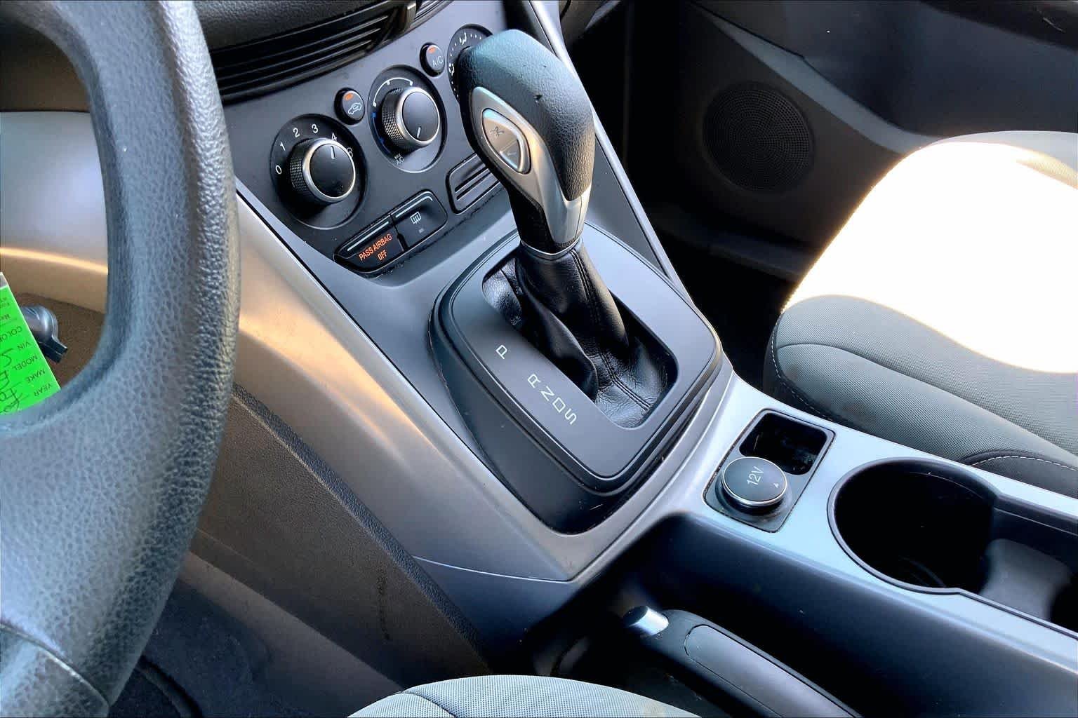 Used 2015 Blue Ford SE image 16
