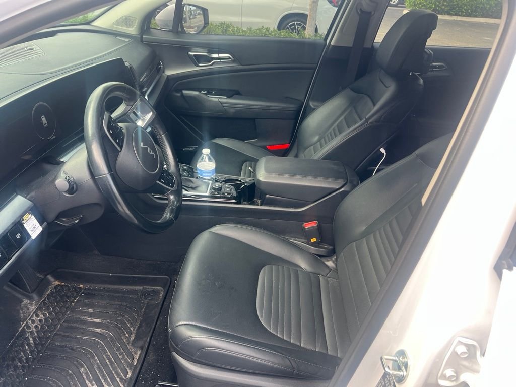 Used 2025 White Kia SX-Prestige image 4