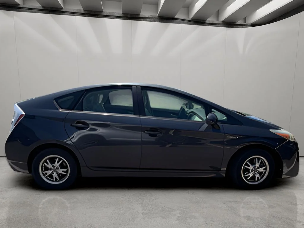 Used 2010 Winter Gray Metallic Toyota III image 3